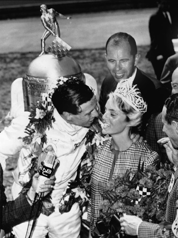 "Je peux avoir le bisou du vainqueur ?..."